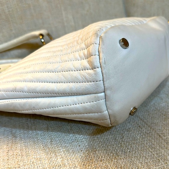 Charles David Quilted Tote - Picture 8 of 13